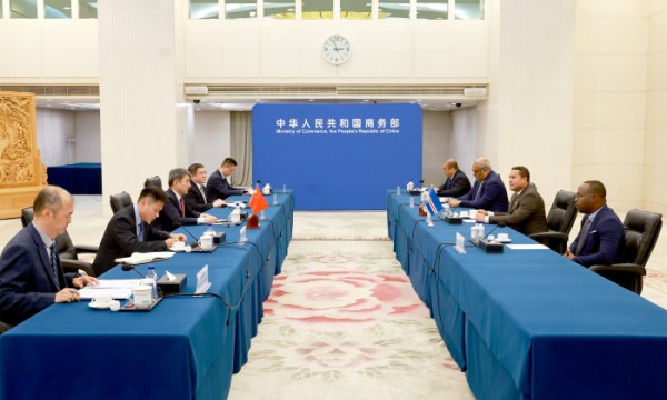 中国与佛得角签署共同发展经济伙伴关系框架协定